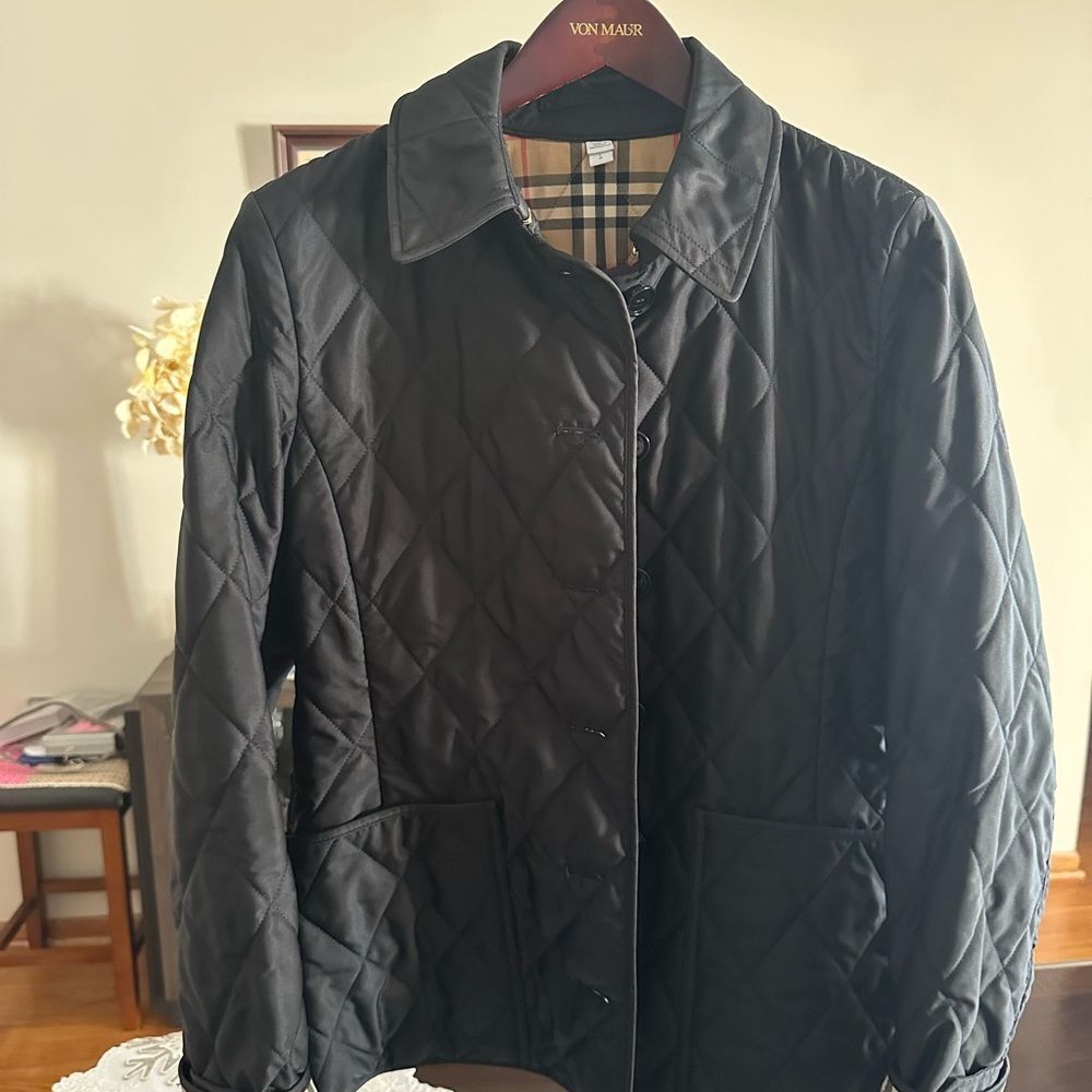 Burberry Black Utility Jacket with Quilted Design - Picture 7 of 10